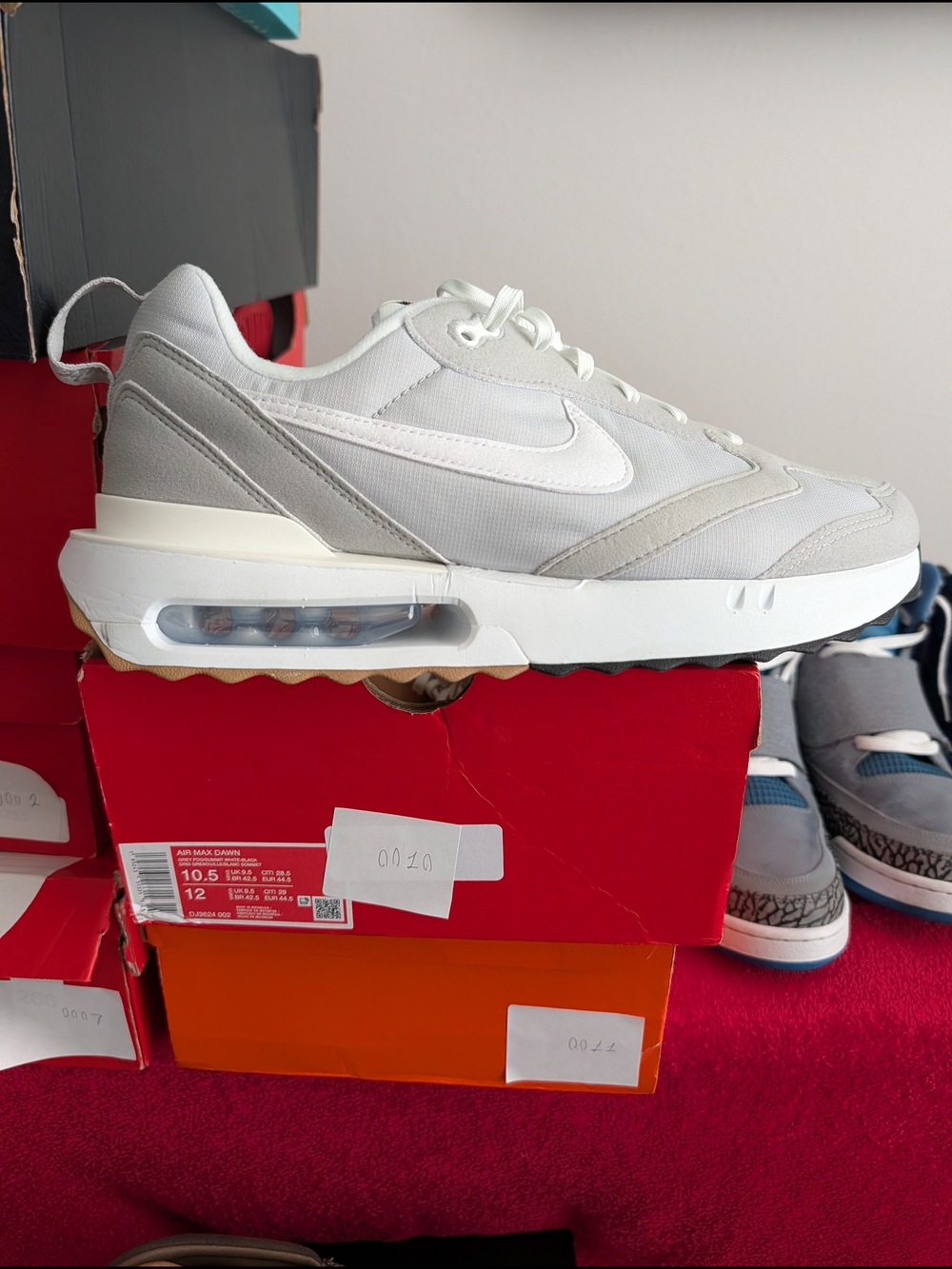 Nike Men's White and Light Gray Air Max Low-Top Sneakers